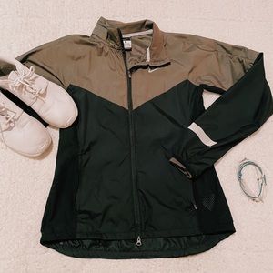Nike wind breaker running jacket :)